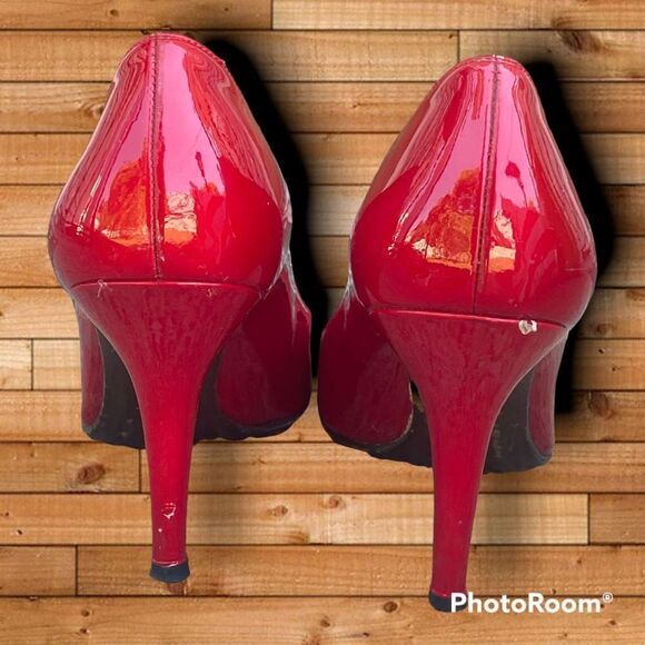 STUART WEITZMAN Candy Apple Red Patent Pumps - Picture 3 of 6